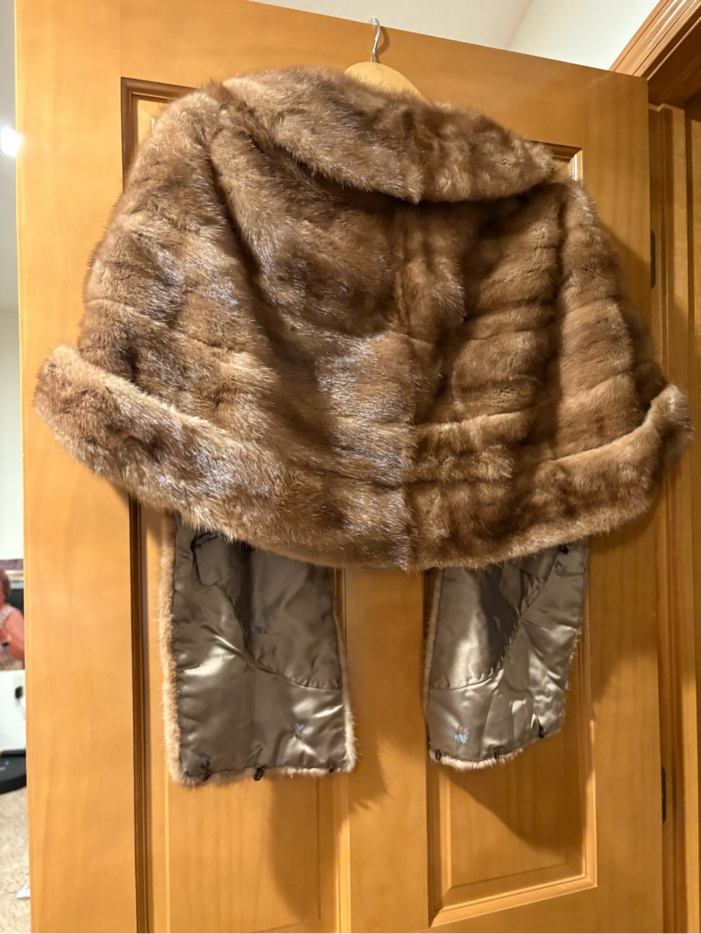 Mink stole. Made for an ancestor so hard to say size. Large? - Picture 5 of 5